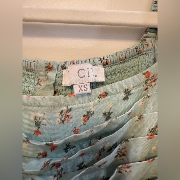 IVY CITY CO. Hazel Midi in Green Floral Smocked
Puff Sleeve Dress Size Small - Picture 5 of 8